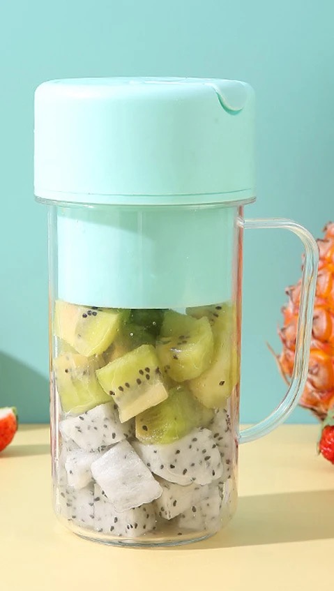 Portable cup blender